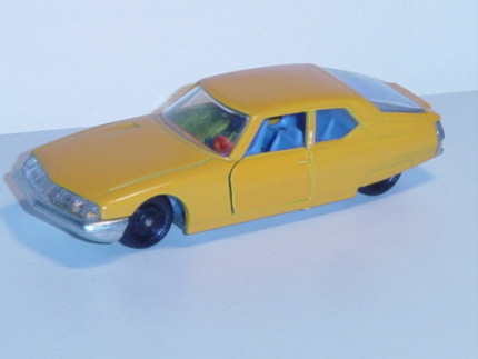 00002 Citroen SM, Modell 1970-1975, melonengelb, innen himmelblau, Lenkrad rotorange, Verglasung kla