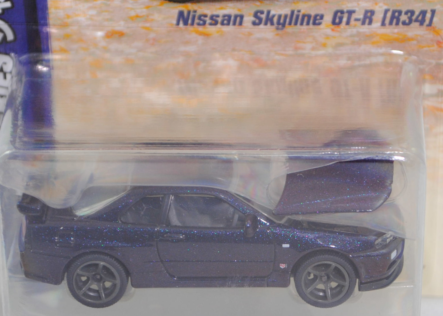 Nissan Skyline GT-R (Baureihe R34, Modell 1999-2002), d.-blauviolettmetallic, majorette, 1:59, Blister