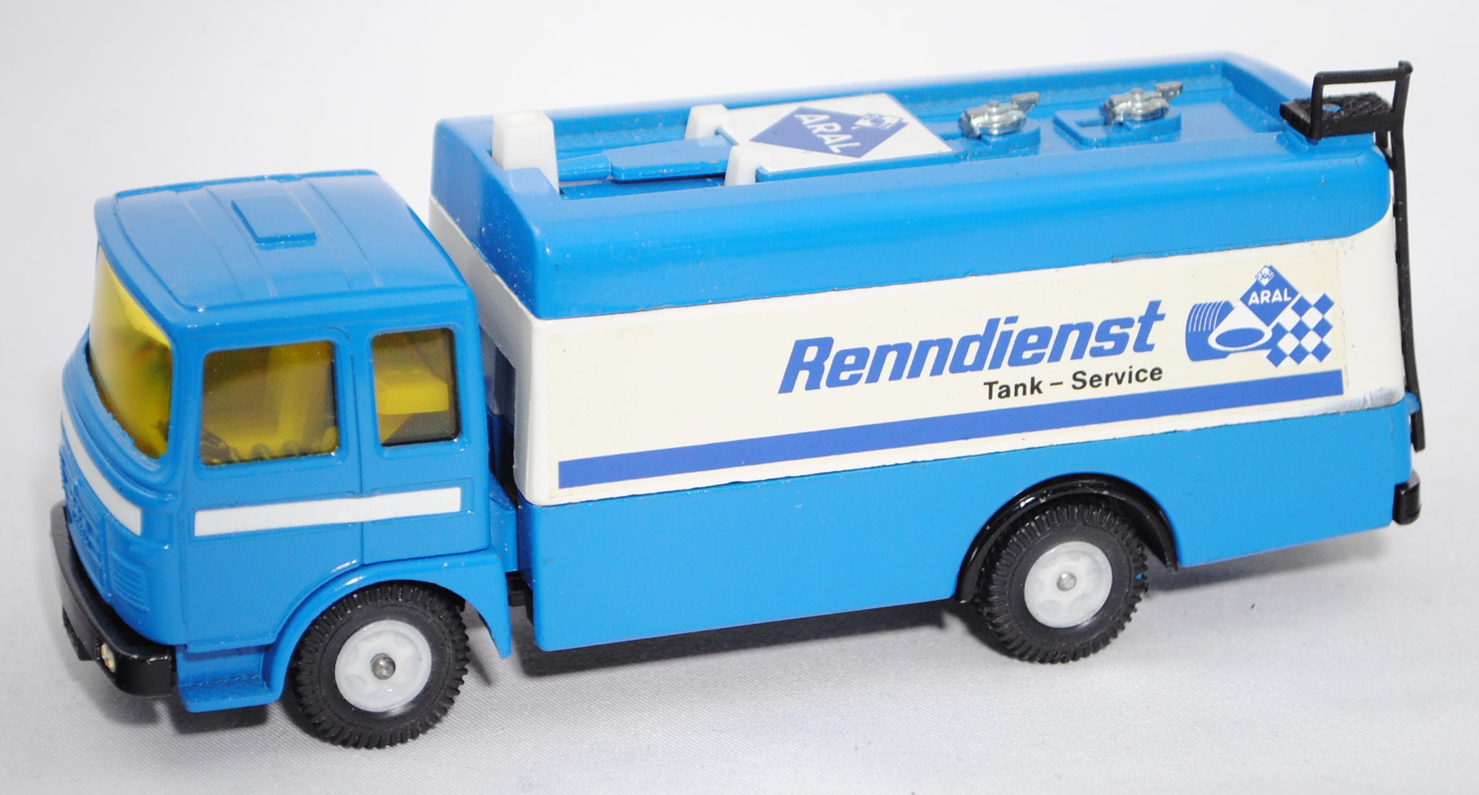 00001 MAN 8.156 F ARAL-Renndienst, himmelblau, Renndienst / Tank - Service,  ca. 1:59, L7