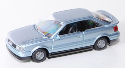 Audi Coupé (B3, Typ 89C), Modell 1988-1991, hell-blausilbermetallic, innen schwarz, Felgen silbergra