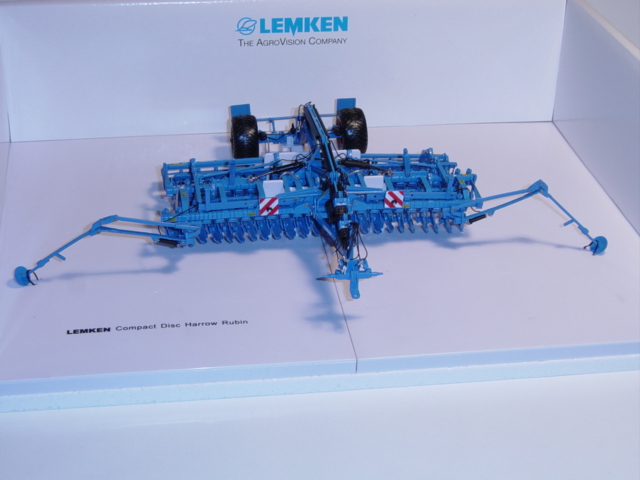 LEMKEN Compact Disc Harrow Rubin, himmelblau, Universal Hobbies, 1:32, Werbeschachtel