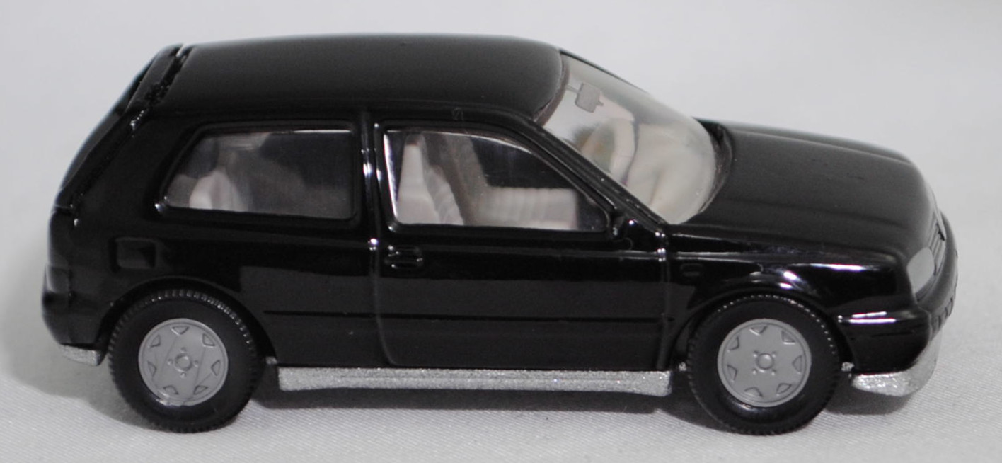 00004 VW Golf III 1.8 GL (Typ 1H, Vorfacelift, Modell 1991-1994), schwarz, innen grau, Lenkrad grau, Chassis silber, Hong, Bpr. 1010 / 0842, SIKU SUPER, 1:56, m (Lenkrad schief)