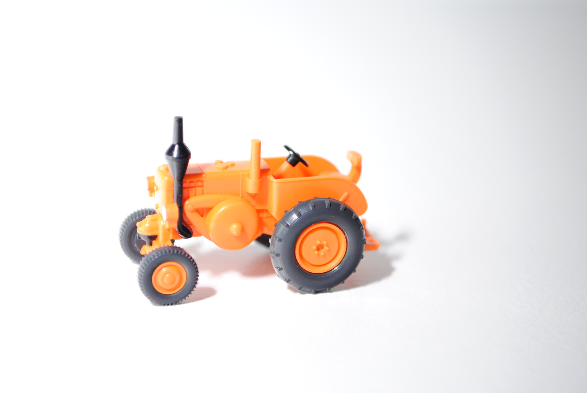 Pampa Schlepper, pastellorange, Wiking, 1:87, mb