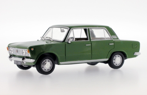 Polski Fiat 125P, Baujahr 1969, Modell 1967-1982, laubgrün, IST Models, 1:43, PC-Box