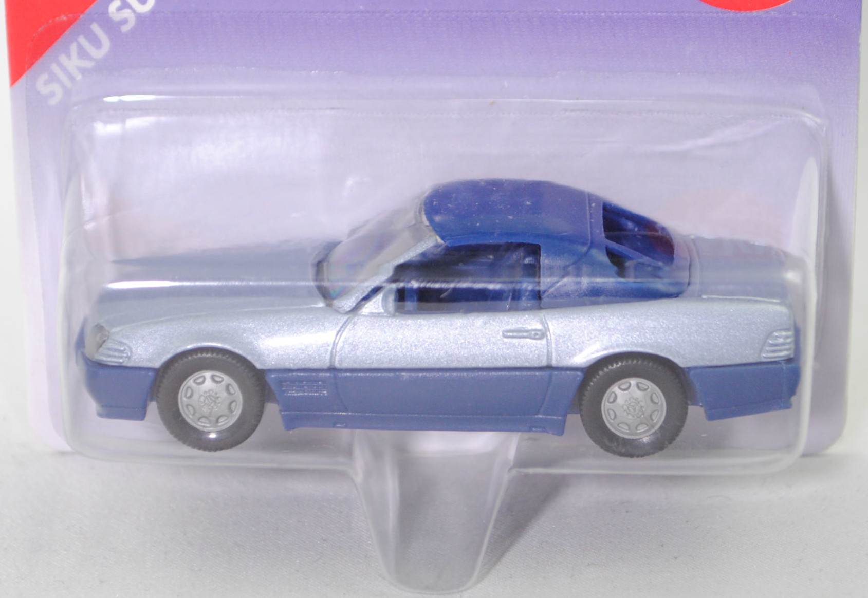 00005 Mercedes-Benz 500 SL mit Verdeck (Hardtop) (R 129, Modell 1989-1992), silberblaumetallic/saphirblau, Scheibe seitlich lackiert, Heckklappe mit Stern, Hong, B7, SIKU, 1:55, P26