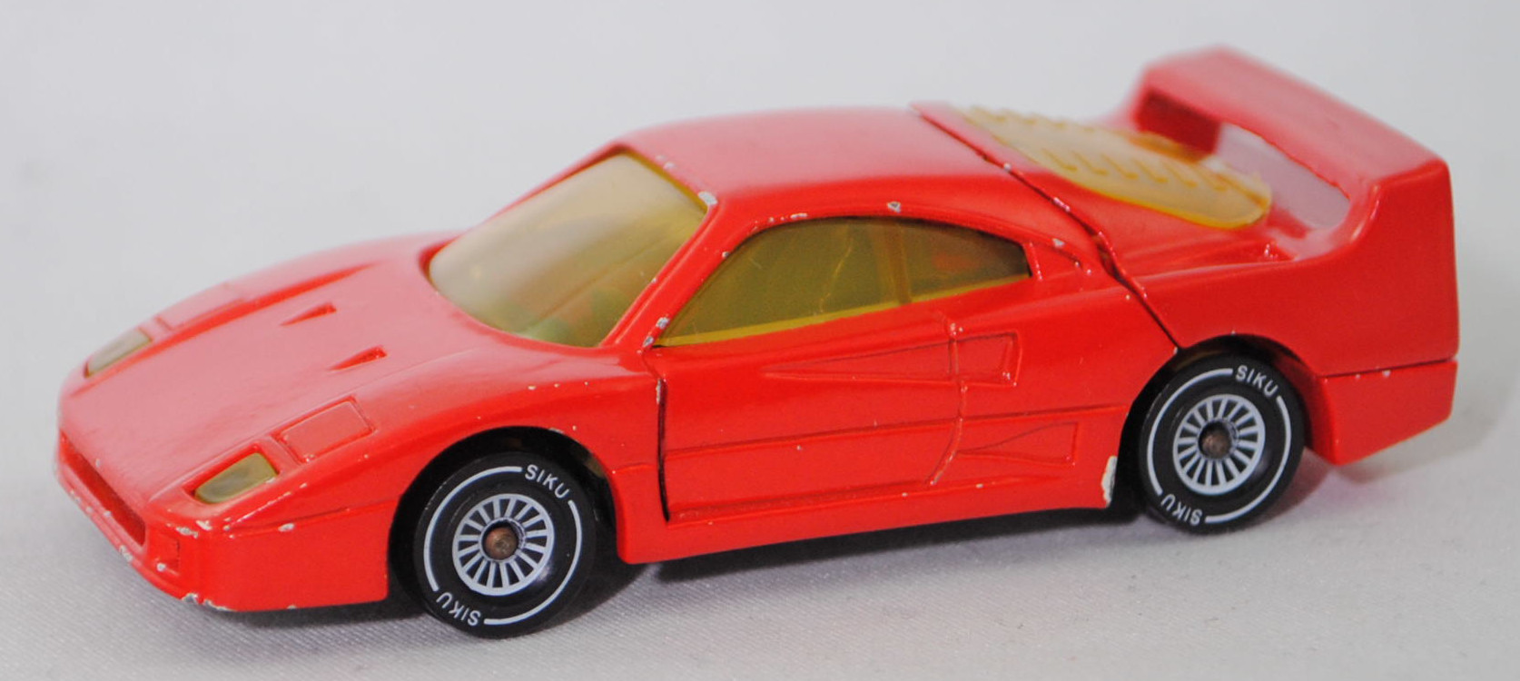 00001 Ferrari F40 (Typ F120, Modell 1987-1992), verkehrsrot (vgl. rosso corsa, Farbcode FER 300/6), Chassis chrom, W-Germ, mit CE-Zeichen, B4, SIKU SUPER, 1:56, m- (Verglasung vergilbt)