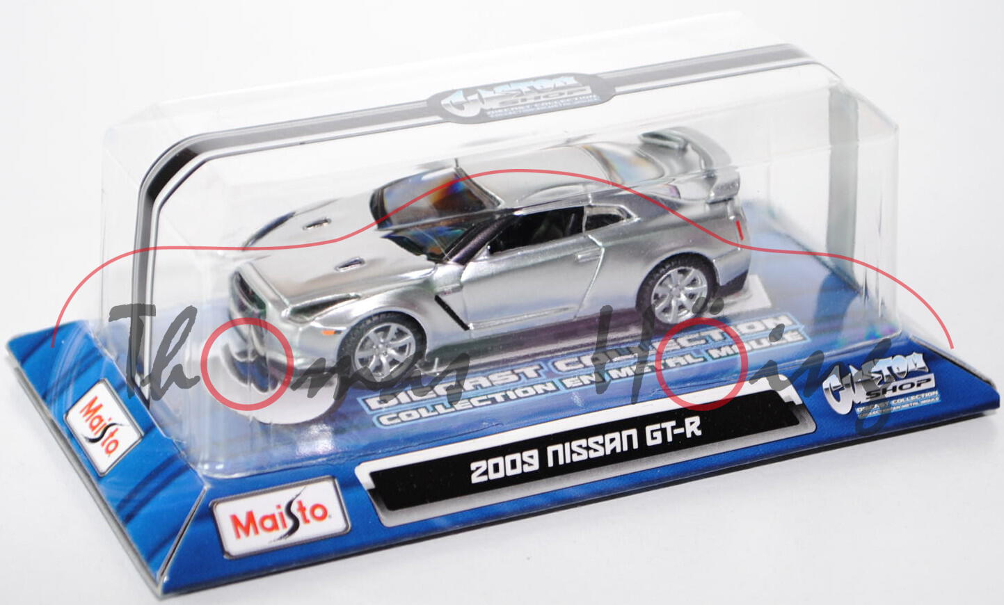 Nissan GT-R (R35), Modell 2008-2010, weißaluminiummetallic, innen schwarz, Maisto (Custom Shop), 1:6