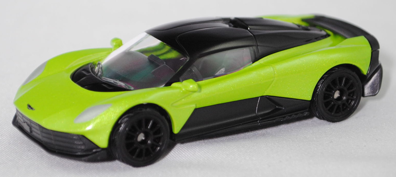 00000 Aston Martin Valhalla (1. Generation, TM01, Modell 2025-), Karosserie hell-gelbgrünmetallic, innen schwarz, Dach schwarz, B54 schwarz, SIKU SUPER, 1:59, P29f