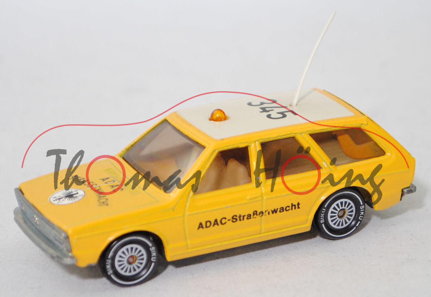 00002 VW Passat Variant LS (B1, Typ 33, Modell 1974-1975) ADAC-Pannenhilfe, kadmiumgelb, ADAC / STRASSENWACHT, R11 glatt, SIKU, 1:55, m-