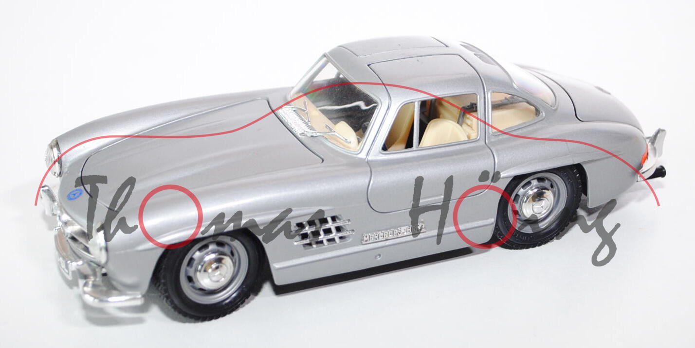 Mercedes-Benz 300 SL, Modell 1954, silber, Türen + Motorhaube + Heckklappe zu öffnen, mit Lenkung, B