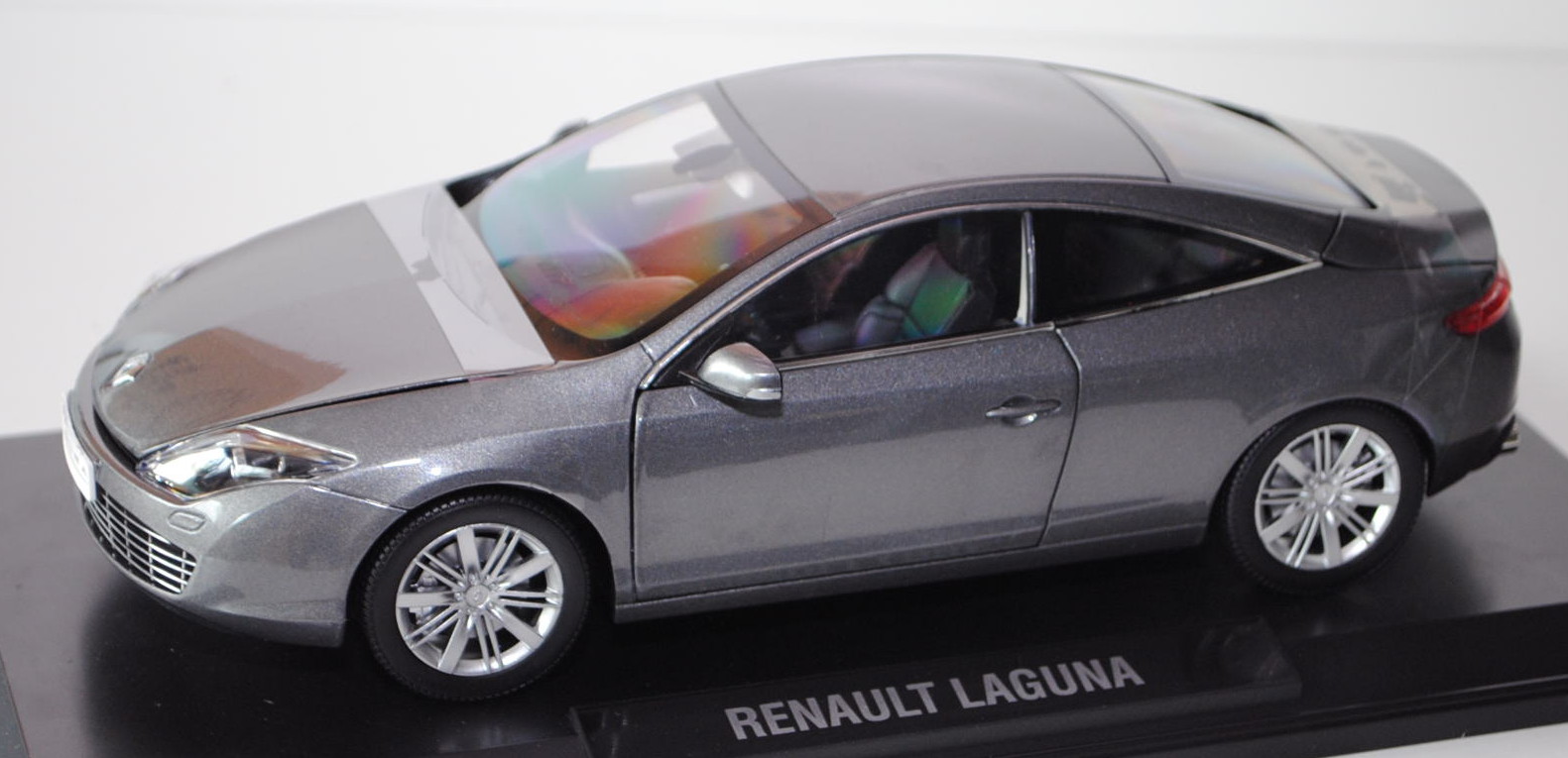 Renault Laguna Coupé (3. Generation, Typ T), Modell 2008-2012, cassiopée graumetallic, 1:18, Norev, 