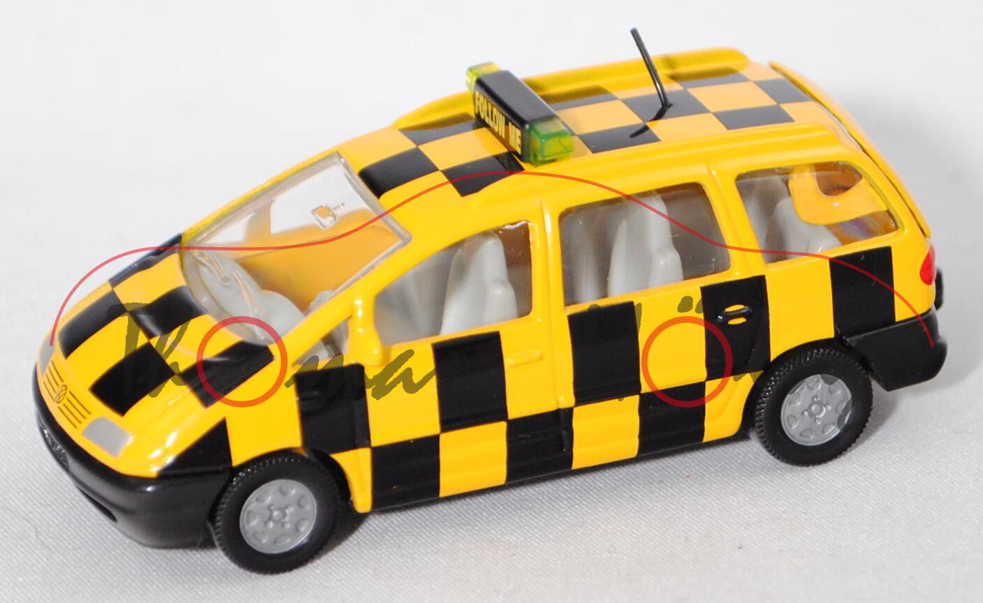 00000 VW Sharan I 2.8 VR6 (1. Gen., Typ 7M8, Mod. 1995-2000) Flughafen-PKW, gelb/schwarz, SIKU, 1:55