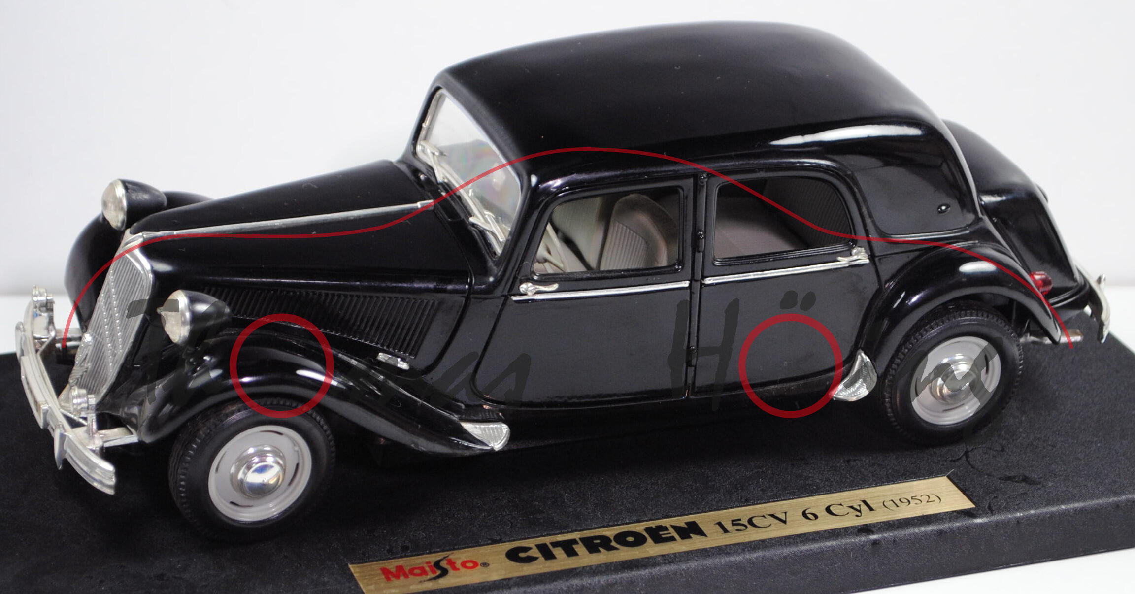 Citroen Traction Avant 15 Six (Baureihe 15 CV, Mod. 52-56), schwarz, Maisto, 1:18, mb Vitrinenmodel