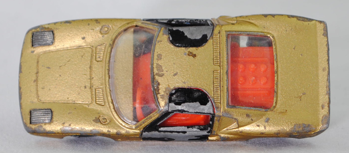 00005 Ford GT40 (Mk I bzw. Mark 1, Modell 1965-1967), Karosserie goldmetallic, Türen schwarz, Bpr. V 296 / W-Germ, Verglasung klar, R11 gerillt, SIKU SUPER, 1:57, vsc