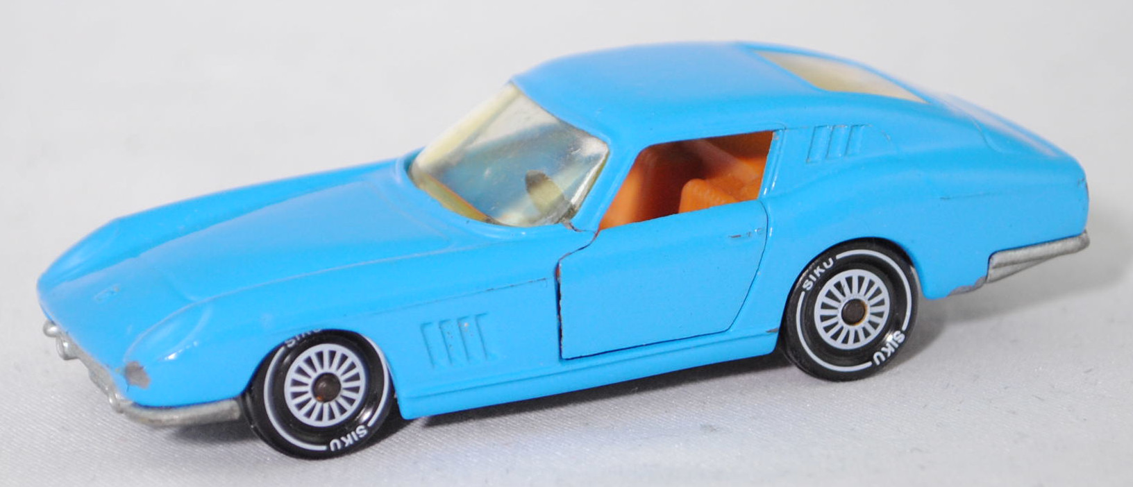 06401 HU Ferrari Berlinetta 275 GTB (Tipo 563, 2. Serie, Long Nose, Modell 1965-1966), lichtblau, innen hell-rotorange, SIKU Ungarn / Metchy, 1:56, m- (A-Säulen gebrochen)