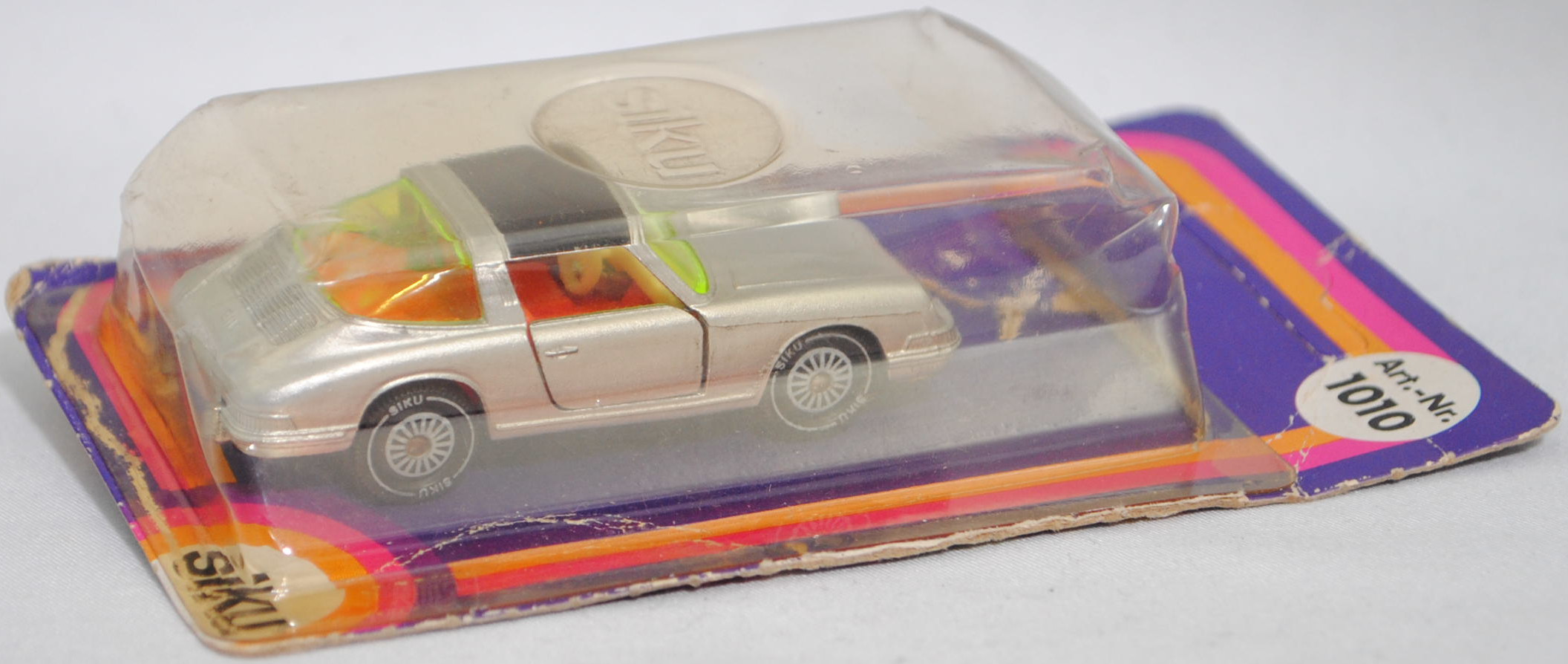 00004 Porsche 911 E Targa (F-Modell bzw. Urmodell, B-Serie, Modell 1968-1969), silber, Lenkrad weiß, Dach schwarz, Bpr. V234 und 1010, W-Germ, Verglasung gelbgrün, R11 gerillt, SIKU, 1:60, P17 (Farbe)