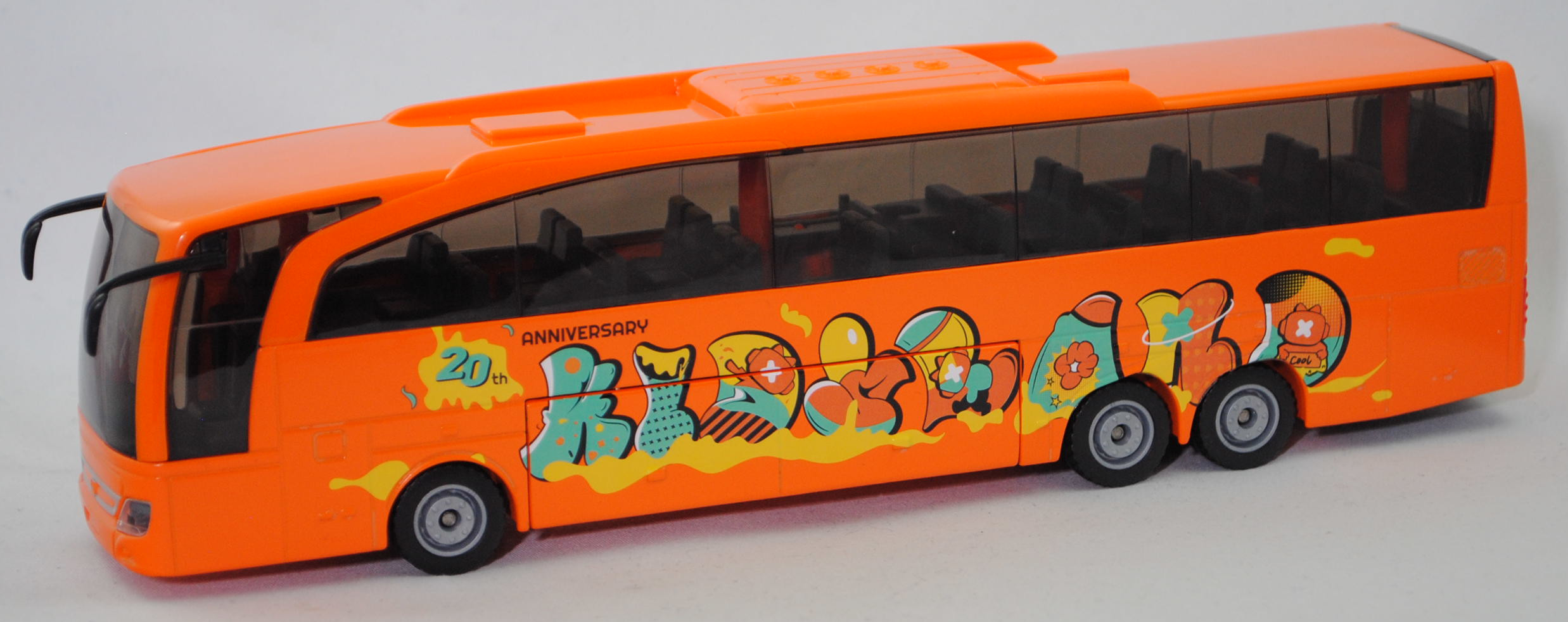 72000 CN Mercedes-Benz Travego (Mod. 05-16) Reisebus, orange, 20th ANNIVERSARY/KIDSLAND, L17mpK