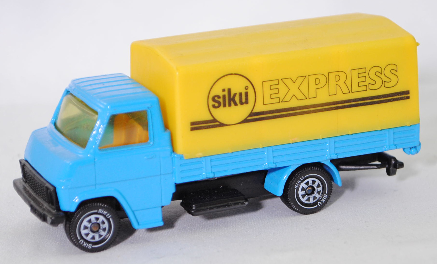 06402 HU Hanomag-Henschel F 55 (F-Reihe, Modell 1969-1973) Pritschenwagen mit Plane, himmelblau, siku° EXPRESS, SIKU Ungarn / Metchy, 1:60, m- (HUNGARY SPECIAL)