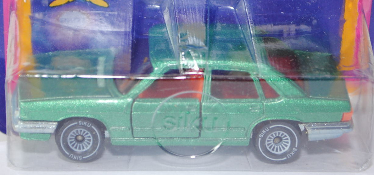 00001 Audi 200 5T (C2, Typ 43), Modell 1980-1982, grünmetallic, innen rotorange, Lenkrad weiß, B4, V