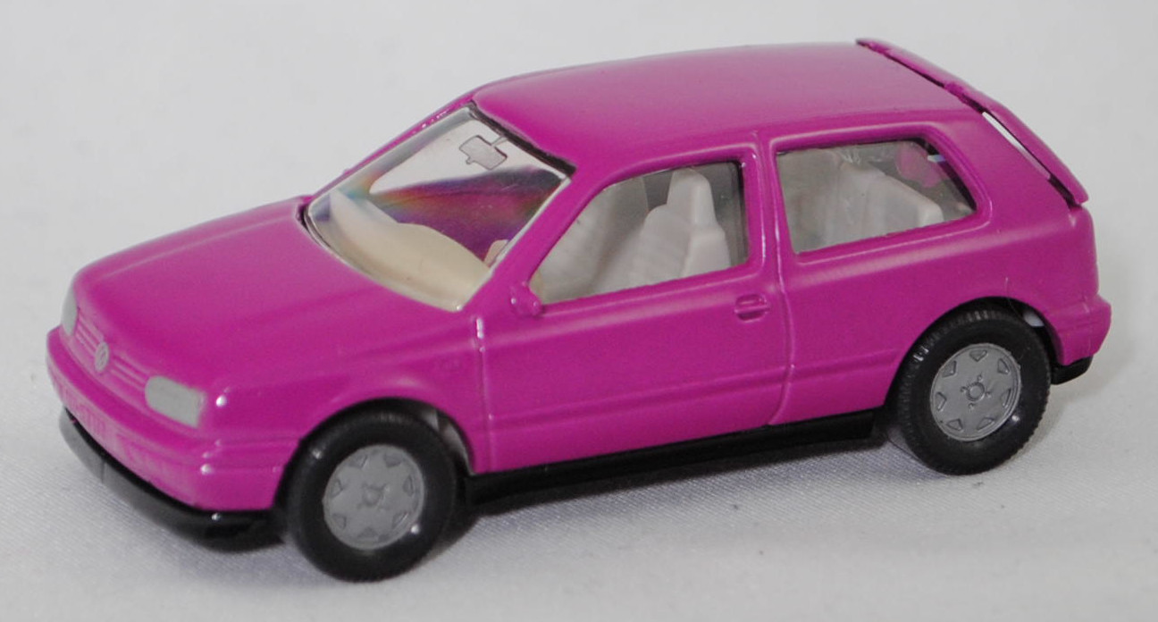 00002 VW Golf III 1.8 GL (Typ 1H, Vorfacelift, Modell 1991-1994), dunkel-verkehrspurpur, innen seidengrau, Lenkrad seidengrau, Chassis schwarz, Hong, Bpr. 1010, SIKU SUPER, 1:56, m