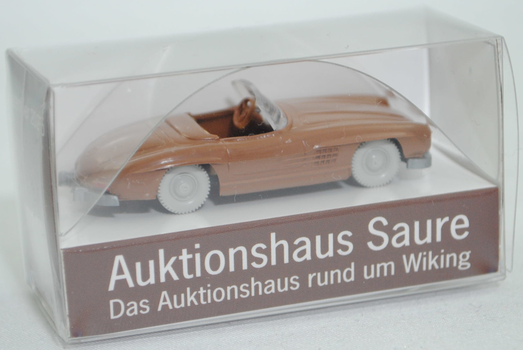 Mercedes-Benz 300 SL Roadster (1. Generation, W 198 II, Baumuster 198.042, Modell 1957-1963), blassbraun, Wiking, 1:87, mb (Auktionshaus Saure, 105. Auktion vom 07. - 09.12.2025)