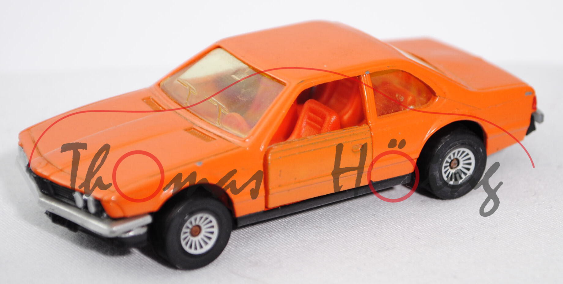BMW 633 CSi (Typ E24, Modell 1975-1979), signalorange, innen+Lenkrad rotorange, Verglasung gelb, B4