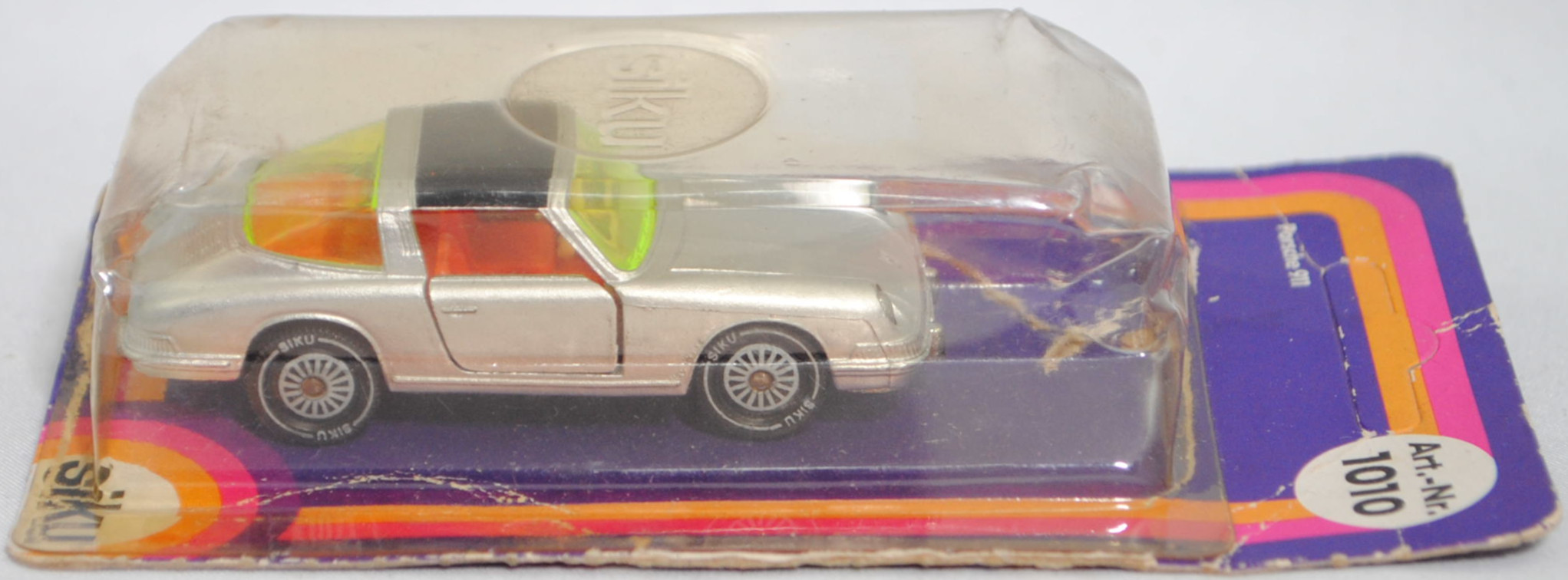 00004 Porsche 911 E Targa (F-Modell bzw. Urmodell, B-Serie, Modell 1968-1969), silber, Lenkrad weiß, Dach schwarz, Bpr. V234 und 1010, W-Germ, Verglasung gelbgrün, R11 gerillt, SIKU, 1:60, P17 (Farbe)