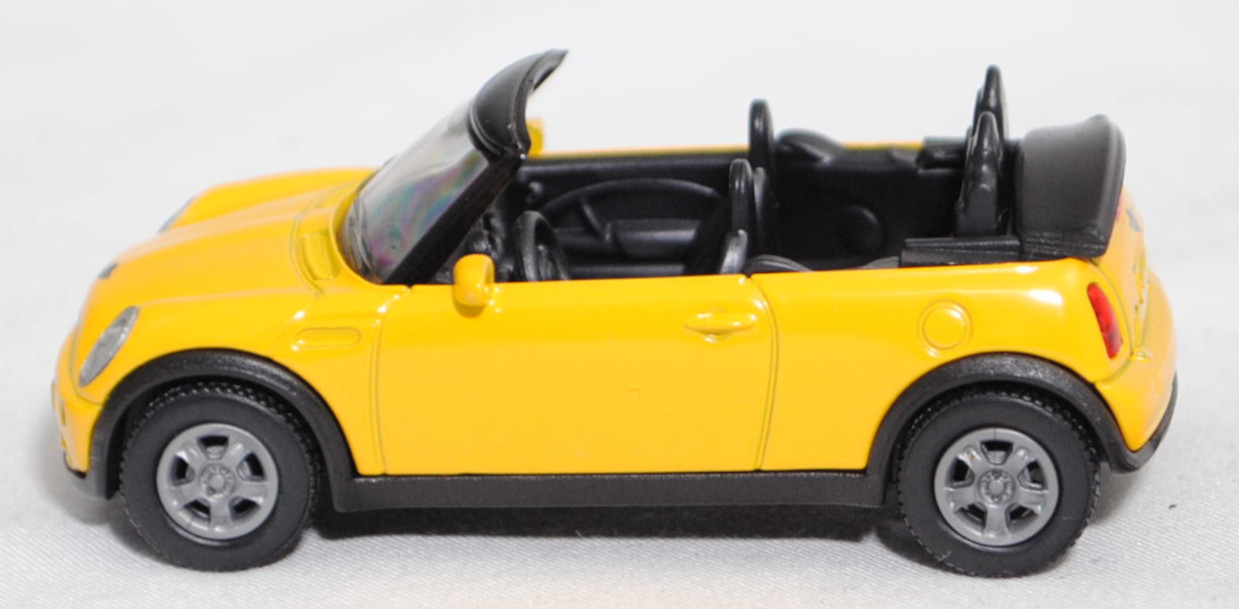 00001 MINI Cooper Cabrio (1. Generation, R52, Vorfacelift, Modell 2004-2006), hell-signalgelb (mellow yellow beim Original), B26 silbergrau, SIKU SUPER, 1:52, m