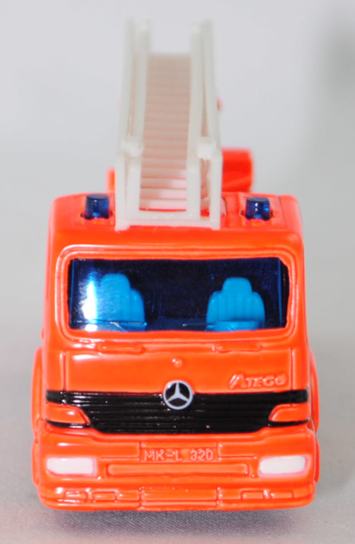 00008 Metz Hubrettungsfahrzeug DL 23-12 S auf Fahrgestell Mercedes-Benz Atego (Modell 1998-2004) (Feuerwehr-Drehleiter), leuchtorange, Bpr. 1015 / 1019, C36, SIKU SUPER, 1:80, m
