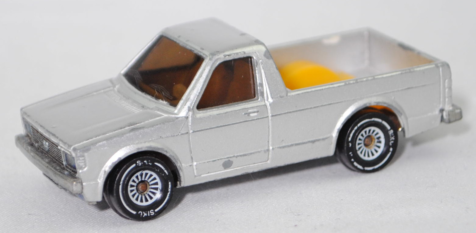 00000 VW Pickup Truck LX (vgl. VW Caddy I) (14D, Typ 147, Mod. 81-83), silber, VOLKSWAGEN in signalrot auf Heckklappe, ohne Kastenaufbau, mit Loch in Bpl., SIKU, 1:58, m-