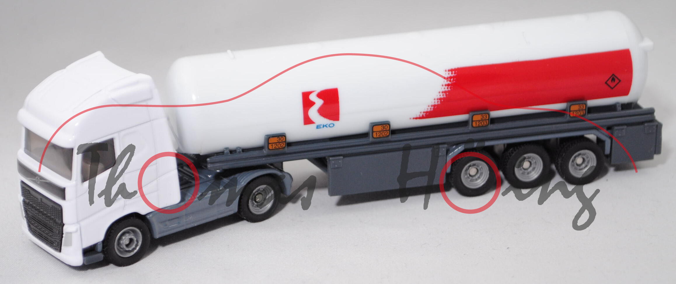 00903 GR Volvo FH16 750 Globetrotter-XL (Mod. 2013-) Tanksattelzug, weiß/grau, EKO, SIKU, 1:87, P29e