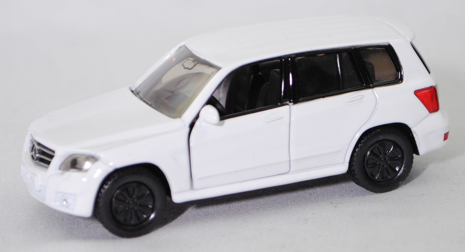 00003 Mercedes-Benz GLK 350 4MATIK (1. Generation, X 204, Vor-MoPf, Modell 2008-2012), reinweiß, B45 schwarz, SIKU SUPER, 1:55, m