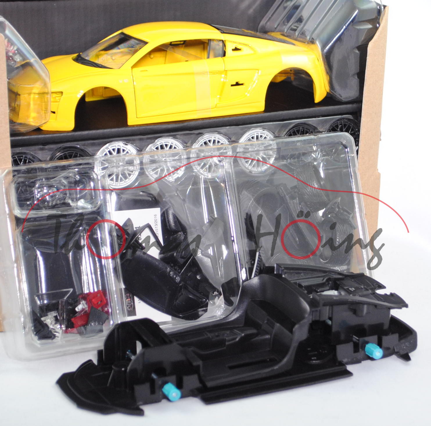 Audi R8 V10 Coupé (Typ 4S, 2. Gen., Mod. 15-), vegasgelb, Bausatz, Maisto, 1:24, Werbebox