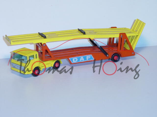 DAF Car Transporter, zinkgelb/blutorange, DAF, 1 Reifen weg, Matchbox King Size