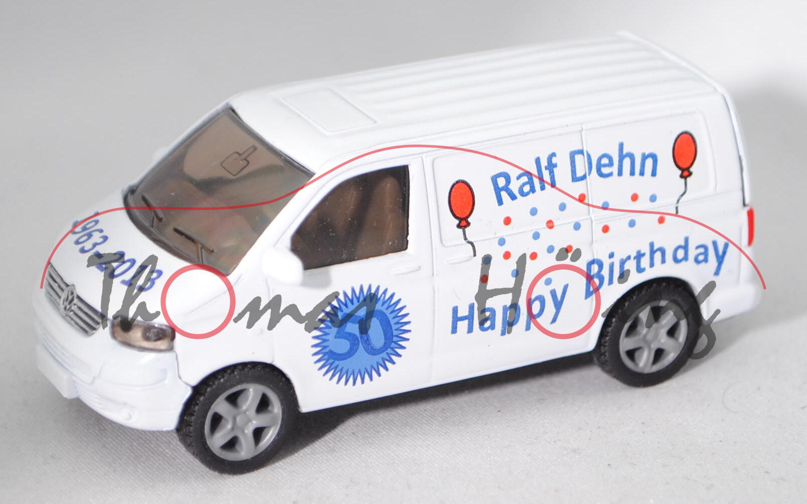 00423 VW T5 Transporter (Typ 7H, Mod. 2003-2009), reinweiß, Ralf Dehn / 50 Happy Birthday, Werbebox