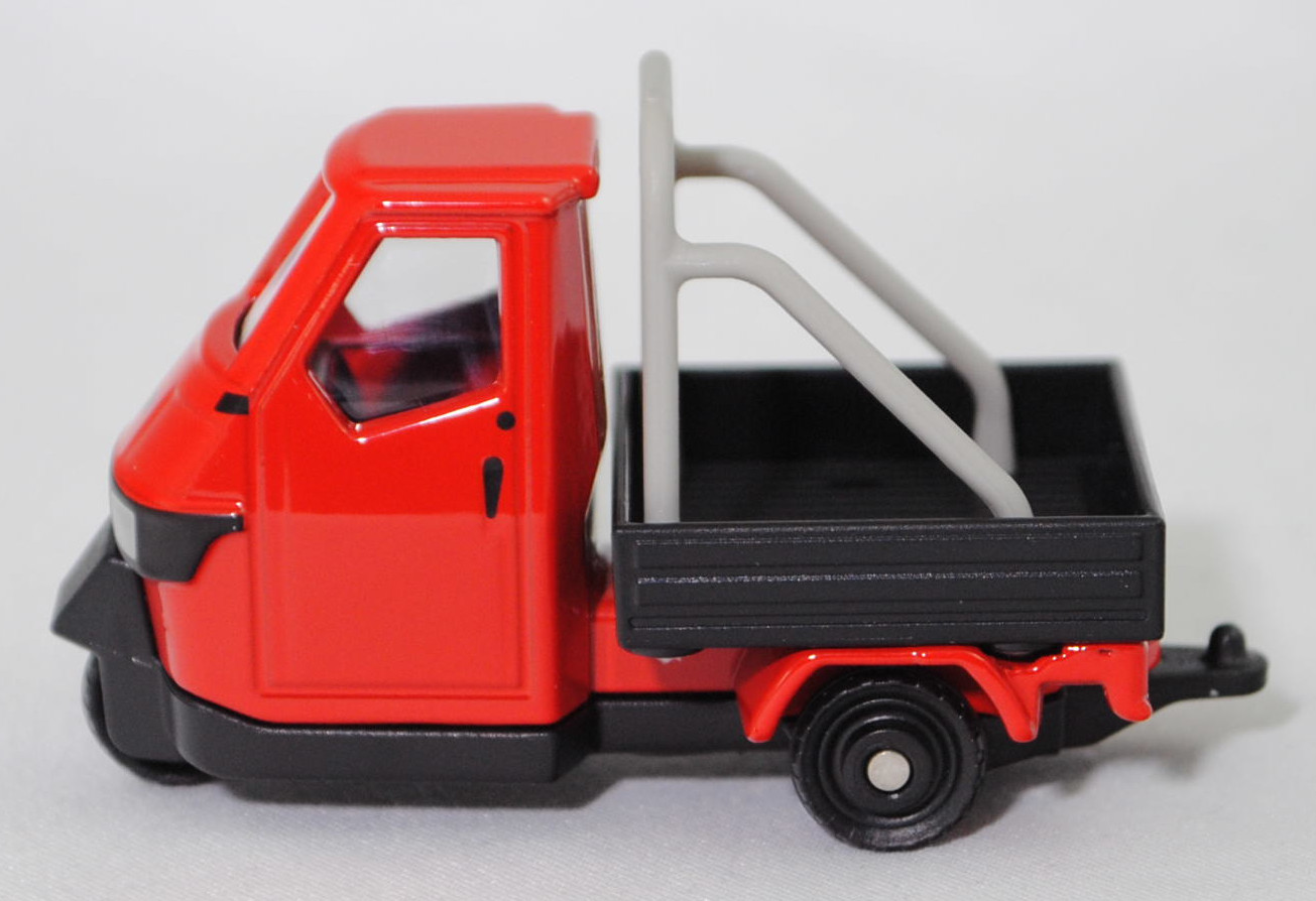 00000 Ape 50 2T E4 Cross Country (Typ E4, Modellcode E33M000040, Facelift 2019, Modell 2019-), verkehrsrot/schwarz/papyrusweiß, SIKU SUPER, 1:43, P29f