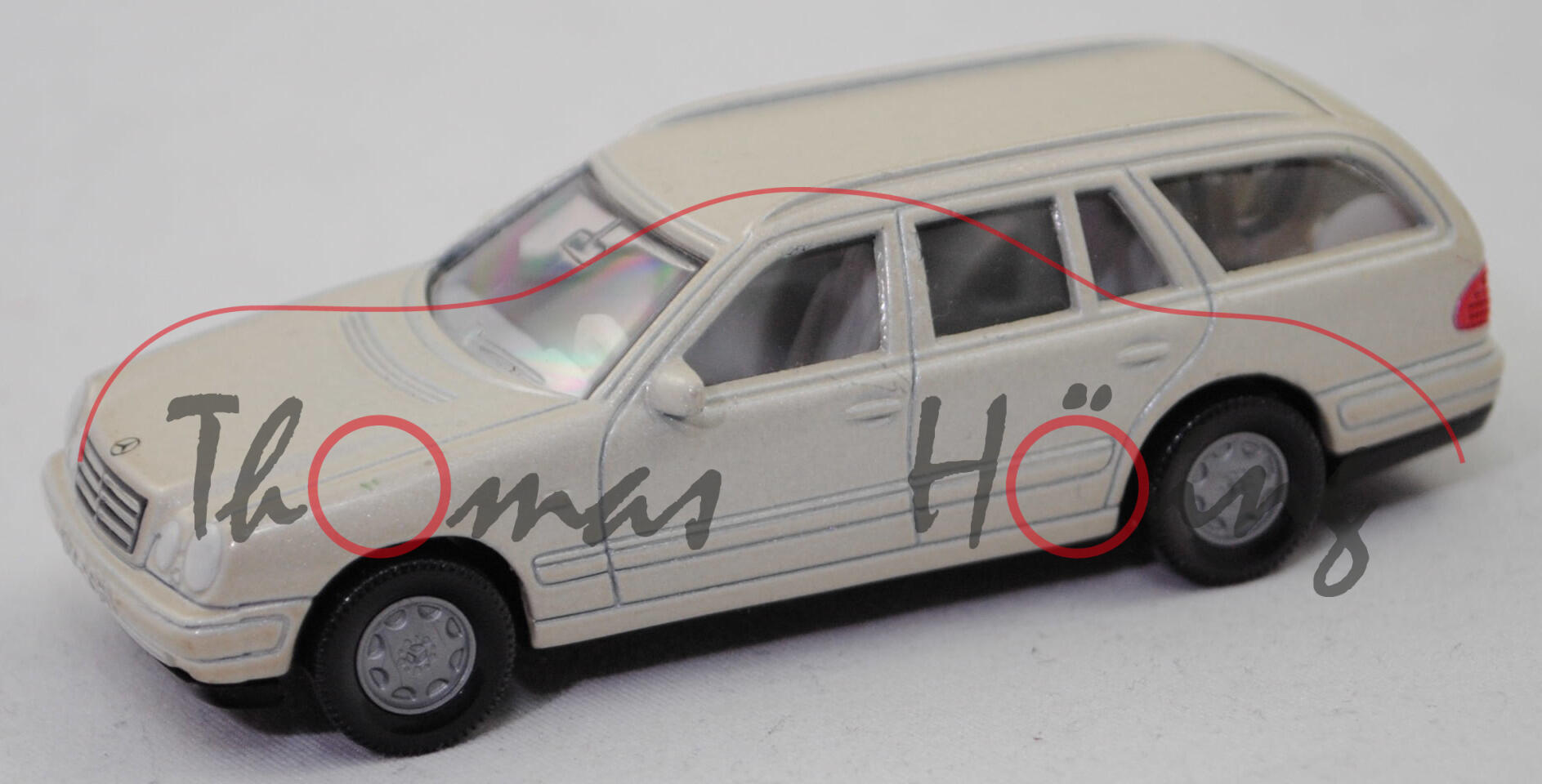 00000 Mercedes-Benz E 290 Turbodiesel T »CLASSIC« (2. Generation E-Klasse, S 210, Modell 1996-1999), champagnermetallic, SIKU, 1:56