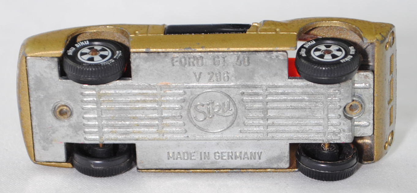 00003 Ford GT40 (Mk I bzw. Mark 1, Modell 1965-1967), Karosserie goldmetallic, Türen schwarz, Bpr. V 296 / Germ, Verglasung klar, R10 weiß, SIKU SUPER, 1:57, m-