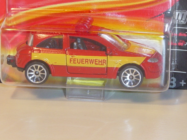 Renault Megane II (Nr. 221C), karminrot/chromgelb, FEUERWEHR, Türen zu öffnen, majorette, 1:58, Blis