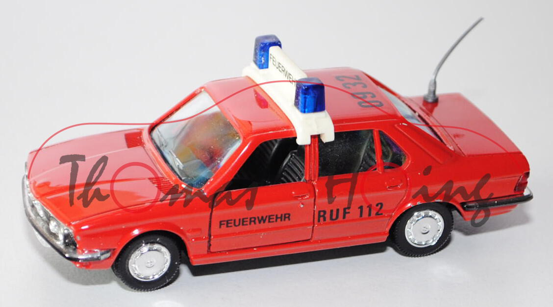 BMW 528i (Typ E28) Feuerwehr, Modell 1981-1984, verkehrsrot, FEUERWEHR RUF 112 / 09 32, Türen + Heck