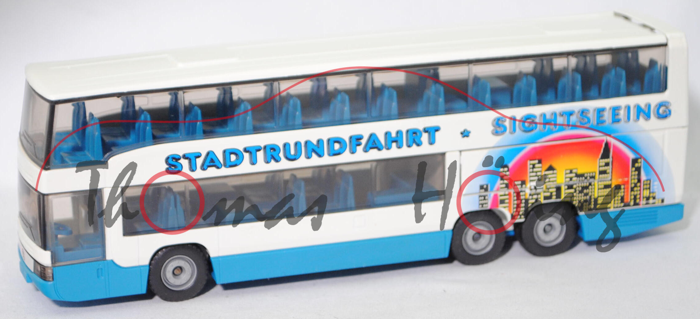 00008 MB O 404 DD Reisebus, weiß/blau, SIGHTSEEING * STADTRUNDFAHRT in blau/h.-blau, SIKU, 1:55