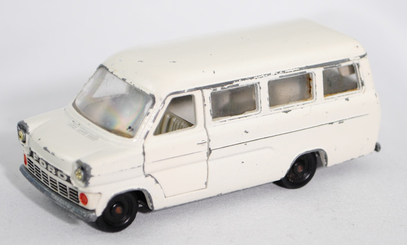 Ford Transit Kombi 1500 (2. Generation, Typ UK Mark 1, Modell 1965-1971), cremeweiß, innen grau, Len