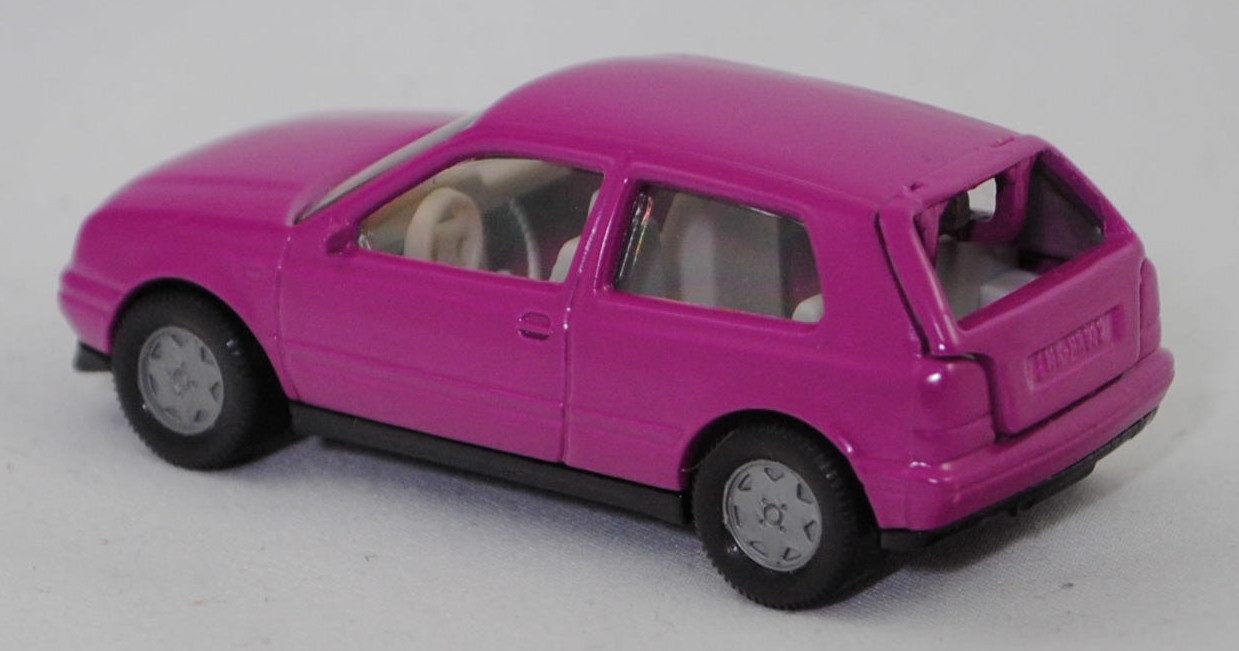 00002 VW Golf III 1.8 GL (Typ 1H, Vorfacelift, Modell 1991-1994), dunkel-verkehrspurpur, innen seidengrau, Lenkrad seidengrau, Chassis schwarz, Hong, Bpr. 1010, SIKU SUPER, 1:56, m