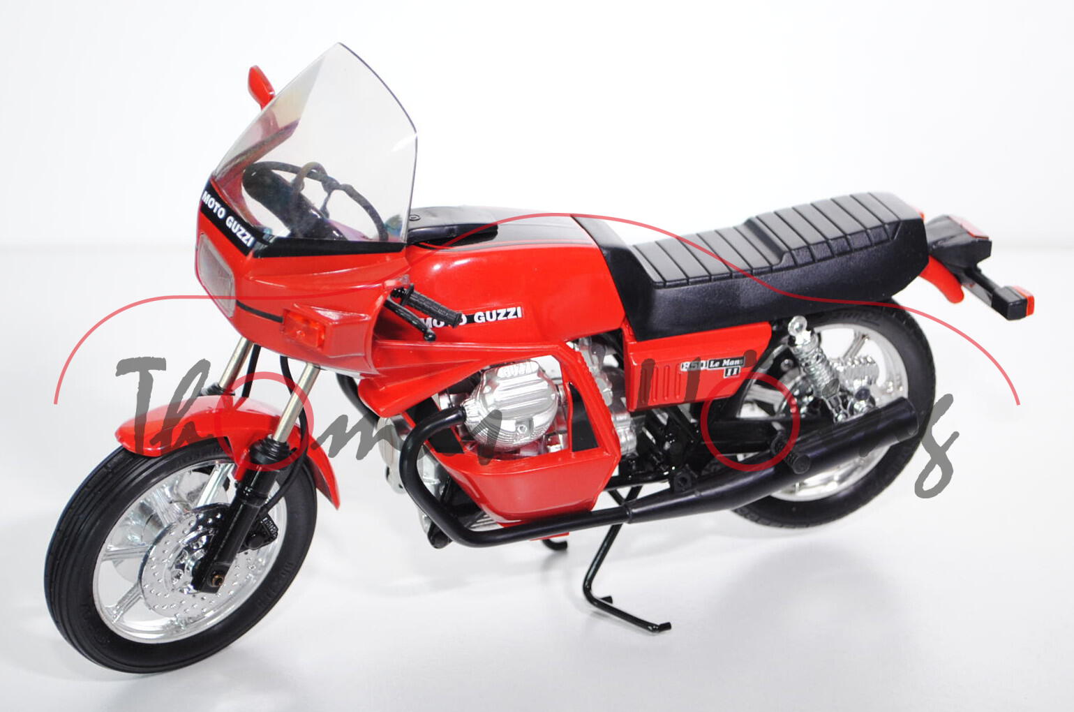 MOTO GUZZI 850 Le Mans II, Modell 1980-1981, verkehrsrot/schwarz, Rückspiegel links abgebrochen und 