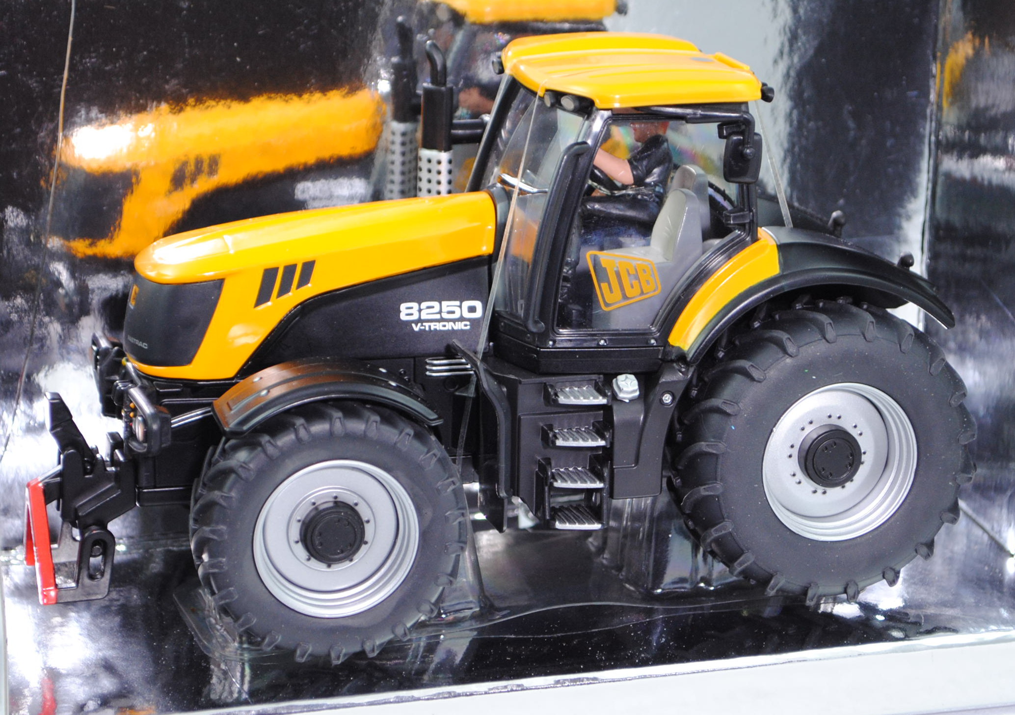 00101 JCB® Fastrac 8250 V-TRONIC Traktor (Modell 2005-2011), melonengelb/mattschwarz, dunkel-silberg