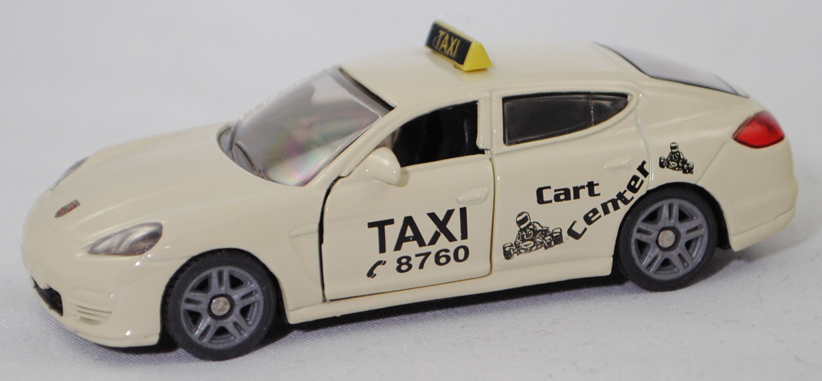 00000 Porsche Panamera 4S (Typ 970, Vorfacelift, Modell 2009-2013) Taxi, hellelfenbein, TAXI / C 8760 / Cart / Center, SIKU SUPER, 1:58, m