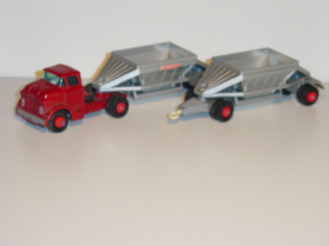 Fruehauf Hopper Train, rot/silber, FRUEHAUF, Matchbox King Size, mb