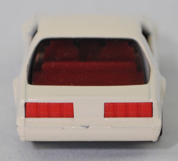 00001 Chevrolet Camaro Berlinetta 5.0L V8 (Modell 1982-1984), cremeweiß, Bpr. CAMARO Z 28, W-Germ, Chassis chrom, ohne CE-Zeichen, B4, SIKU SUPER, 1:59, m-