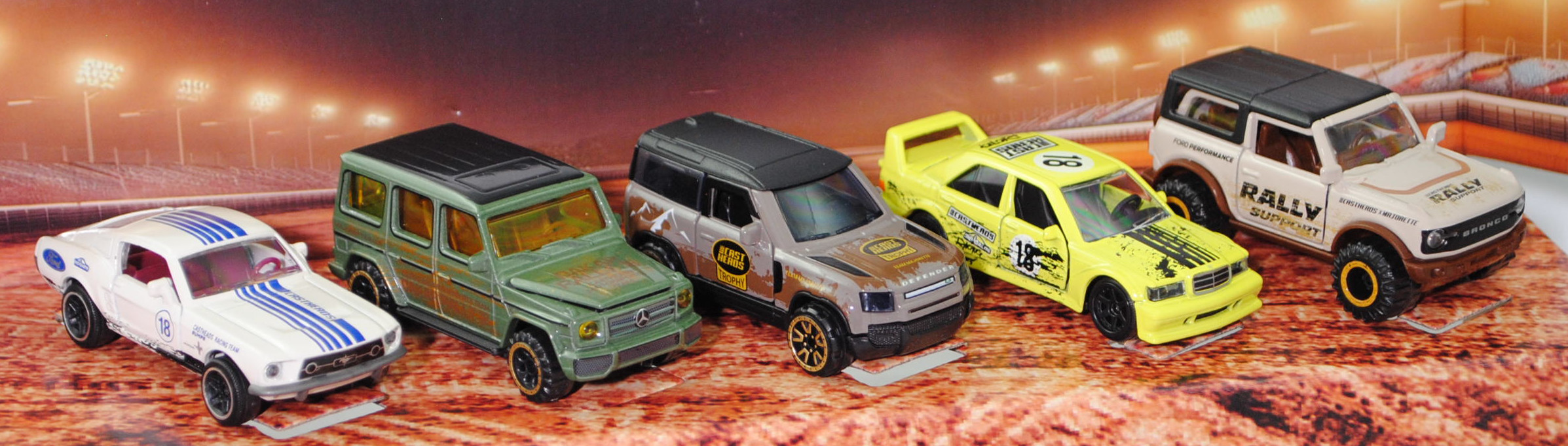 CASTHEADS SERIES Giftpack: Ford Mustang + MB G 500 + Land Rover + MB 190 E + Ford Bronco, majorette, mb