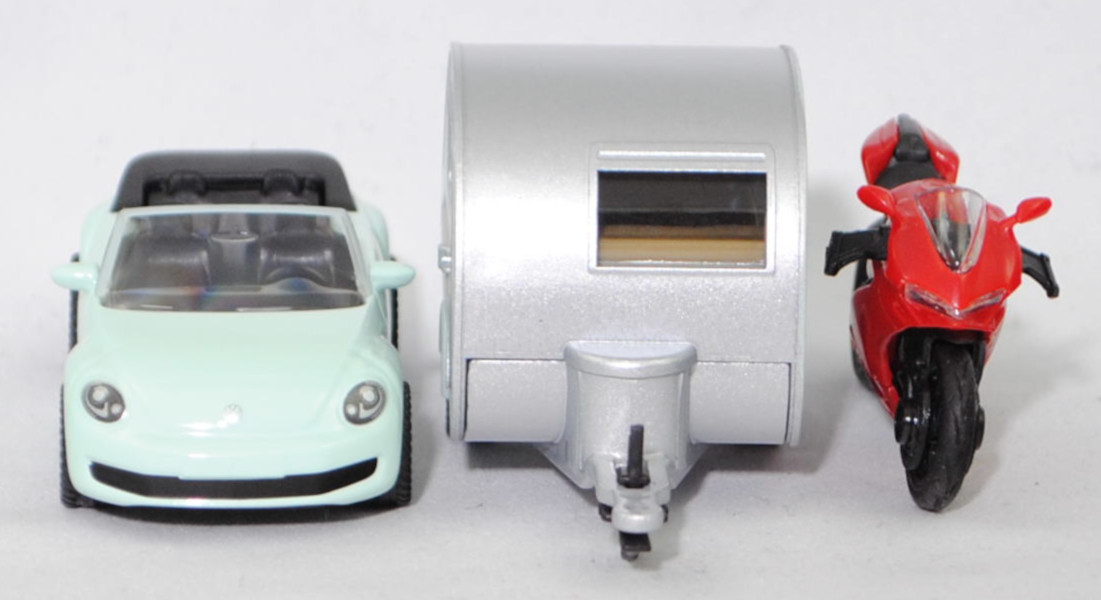 00400 Reisezeitset 2: VW The Beetle Cabriolet 1.2 TSI, grün + Wohnwagen Knaus Tabbert T@B 320 RS, weißalu/grün + Ducati 1299 Panigale, rot, SIKU SUPER, P29e (SPECIAL EDITION)
